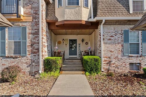 5717 Metcalf Ct, Overland Park, KS, 66202-2351 | Card Image