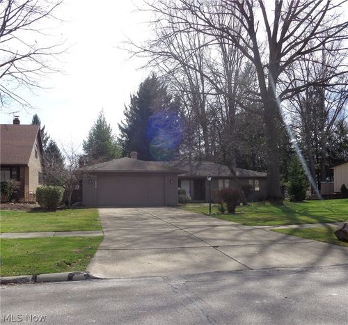 6920 Dogwood Cir, Middleburg Heights, OH, 44130-3507 | Card Image