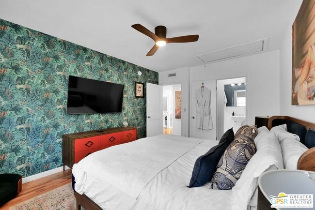 2 - 8319 Waring Ave, Condo with 2 bedrooms, 2 bathrooms and 1 parking in West Hollywood CA | Image 21