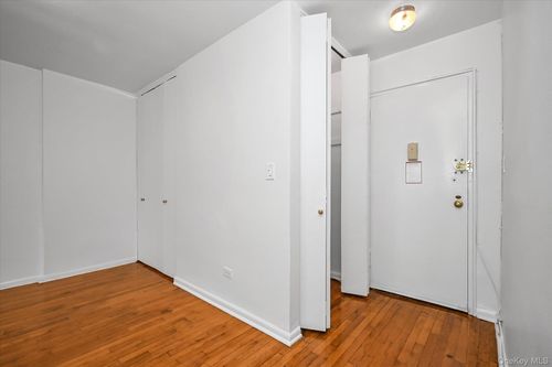 6j-23-25 Bell Boulevard, New York, NY, 11360 | Card Image