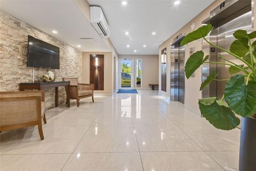 520-200 Diplomat Pkwy, Hallandale Beach, FL, 33009-3700 | Card Image