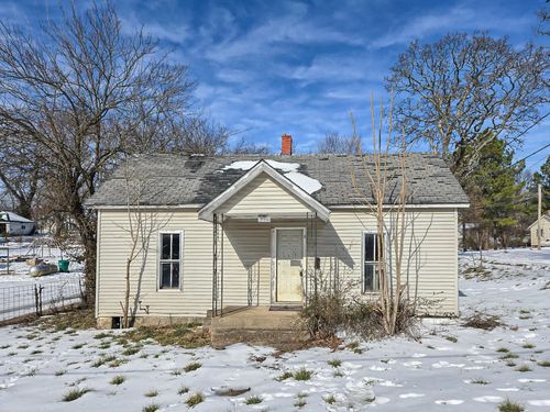 411 N Center St, Willow Springs, MO, 65793-1333 | Card Image