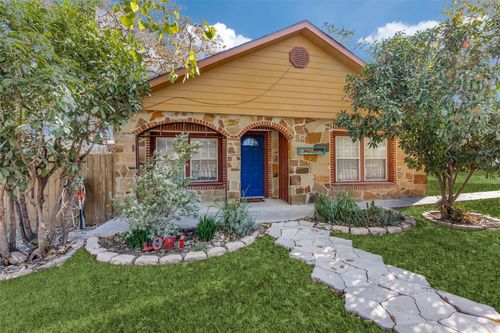 301 S Weatherford St, Chico, TX, 76431-2433 | Card Image