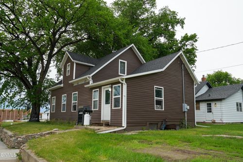 323 9th Street, Bismarck, ND, 58504 | Card Image