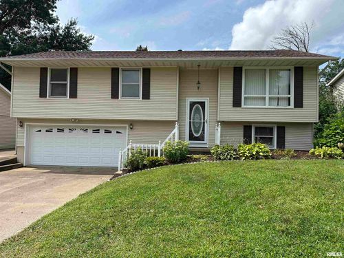 1624 Crestline Dr, Clinton, IA, 52732-5051 | Card Image