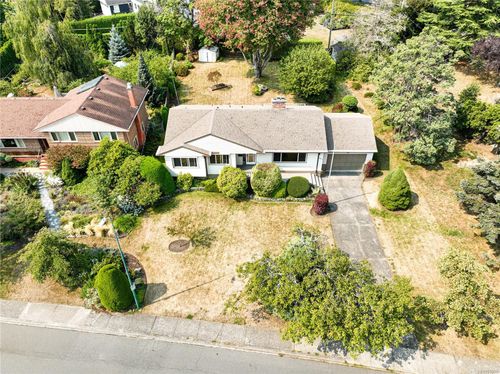 3278 Henderson Rd, Victoria, BC, V8P5A6 | Card Image