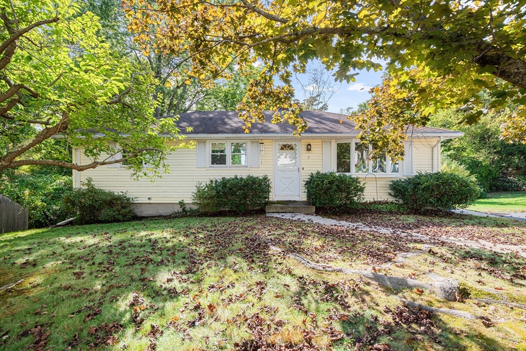 Dawson Cir, Shrewsbury, MA 01545