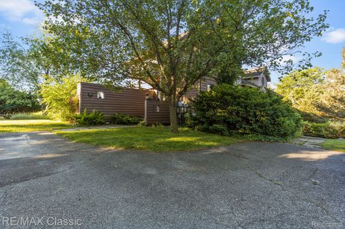 7783 Fischers Way, Dexter, MI, 48130-9405 | Card Image
