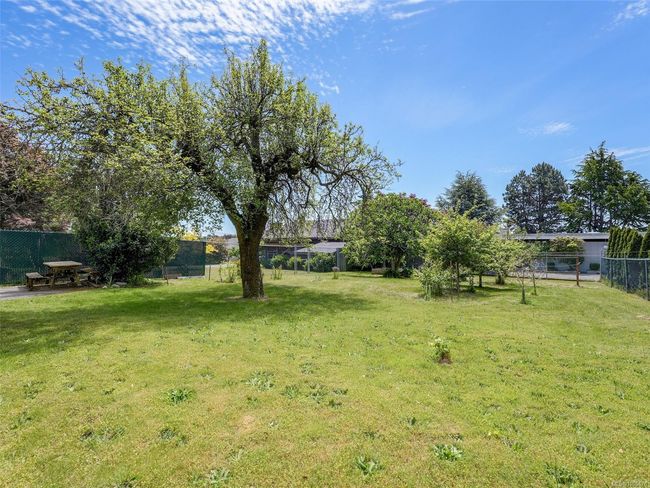 1531 Knight Ave, House other with 5 bedrooms, 3 bathrooms and 2 parking in Saanich BC | Image 21