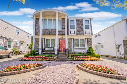 38 Plymouth Rd, Staten Island, NY, 10314-3718 | Card Image