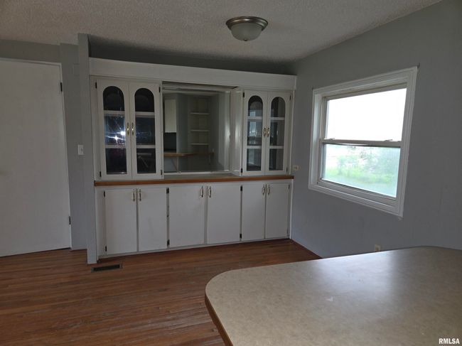 201 E 3 Rd St, Home with 3 bedrooms, 2 bathrooms and 2 parking in Christopher IL | Image 10