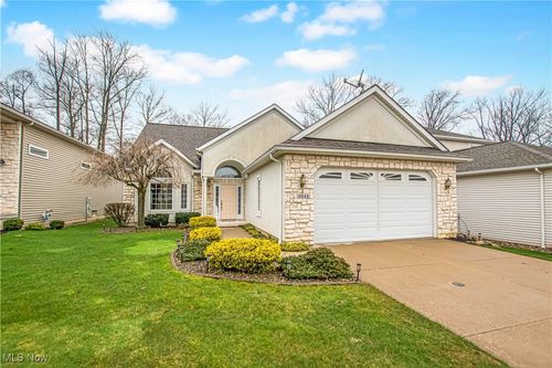 9648 Scottsdale Dr, Broadview Heights, OH, 44147-2367 | Card Image