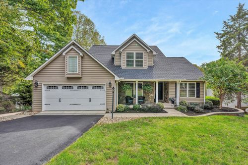 810 Forest Lawn Dr, Moneta, VA, 24121-1762 | Card Image