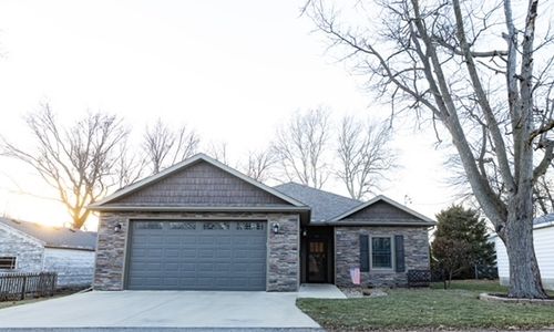 413 Moore St, Clinton, IL, 61727-2338 | Card Image