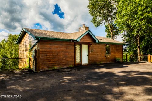 2226 Saint Moritz Ct, Gatlinburg, TN, 37738 | Card Image