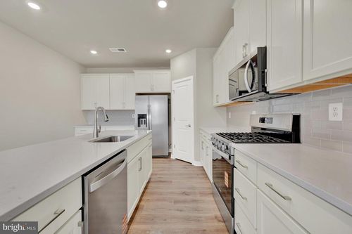 1235 Resort Blvd, DOVER, DE, 19904-2040 | Card Image