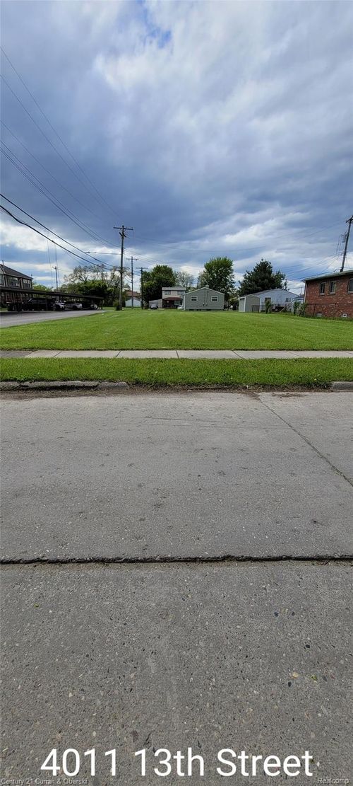 4011 13th St, Ecorse, MI, 48229-1323 | Card Image