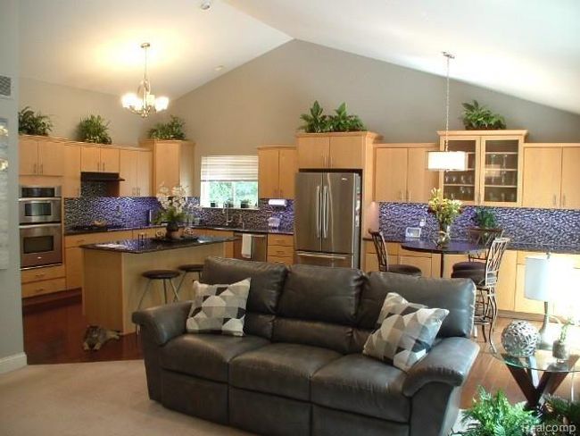 Living Room and Kitchen | Image 12