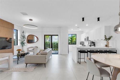 4570 Nw 83rd Ave, Doral, FL, 33166-5526 | Card Image