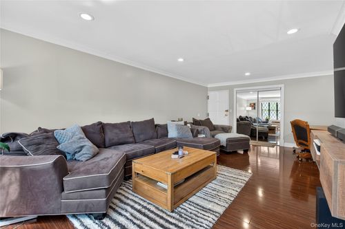 425 Sierra Vista Ln, Valley Cottage, NY, 10989-2708 | Card Image