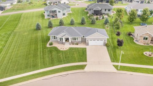8400 E Willow Wood St, Sioux Falls, SD, 57110-7660 | Card Image