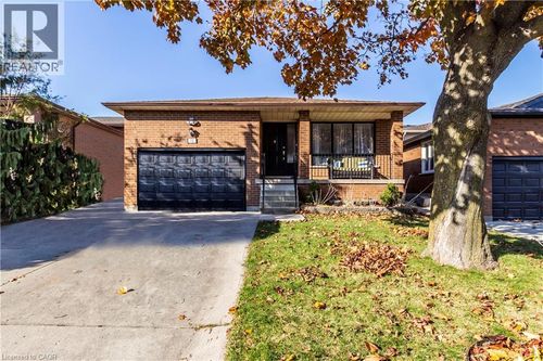 15 Gilcrest St, Hamilton, ON, L9C7G9 | Card Image