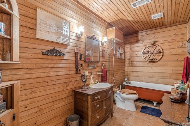 120 Dickerson Rd, House other with 3 bedrooms, 2 bathrooms and null parking in Bigfoot TX | Image 17