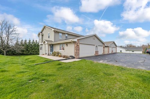 2-1015 E Woodview Court, Slinger, WI, 53086 | Card Image