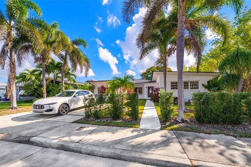 7525 Adventure Ave, North Bay Village, FL, 33141-4107 | Card Image