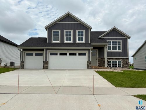 2904 S Copper Creek Ave, Sioux Falls, SD, 57110 | Card Image
