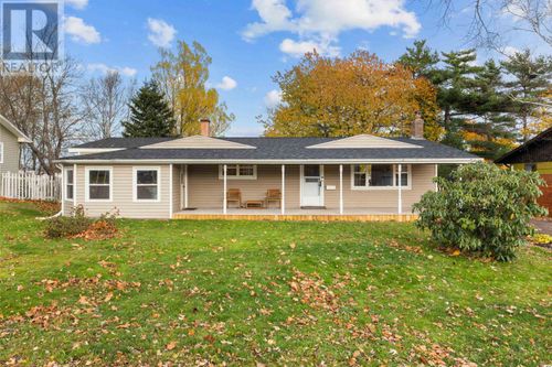 82 Newland Cres, Charlottetown, PE, C1A4H7 | Card Image