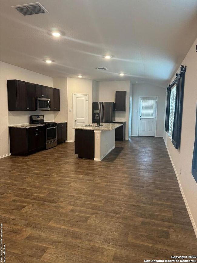 345 Middle Green Loop, House other with 3 bedrooms, 2 bathrooms and null parking in Floresville TX | Image 14