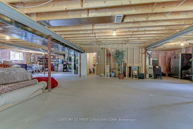 2129 Lockwood Cres, House other with 2 bedrooms, 2 bathrooms and 2 parking in Mount Brydges ON | Image 32