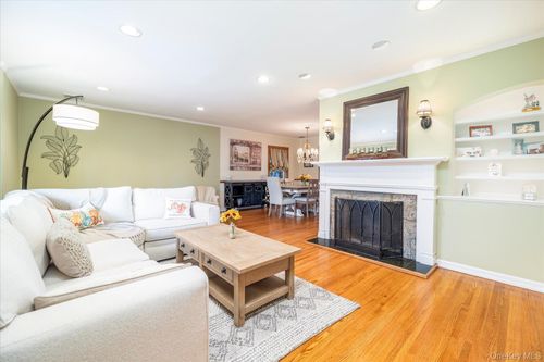 15 Baylis Road, Hempstead, NY, 11570 | Card Image