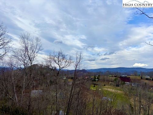 9 Balsam Dr, Newland, NC, 28657 | Card Image