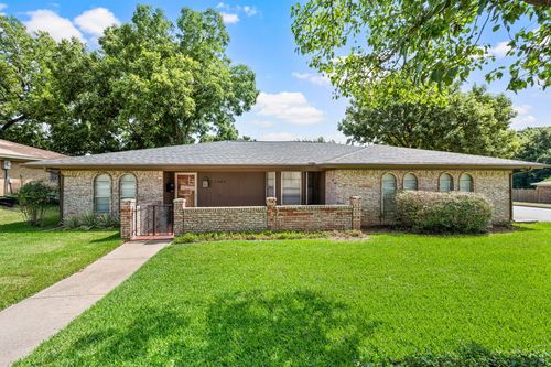 1002 Shady Brook Dr, Grapevine, TX, 76051-5035 | Card Image