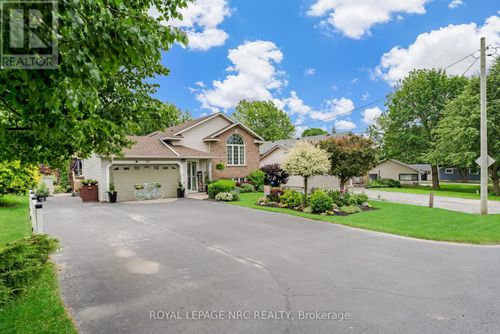 228 Ridge Road S, Fort Erie (Crystal Beach), ON, L0S1B0 | Card Image