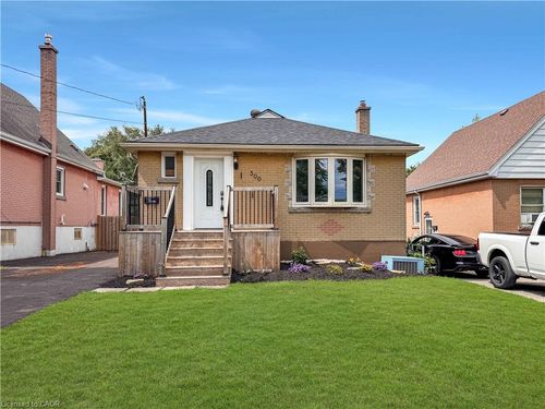 300 E 32nd St, Hamilton, ON, L8V3S7 | Card Image