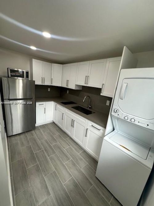 efficiency-1030 Sw 96th Ave, Miami, FL, 33174-2931 | Card Image