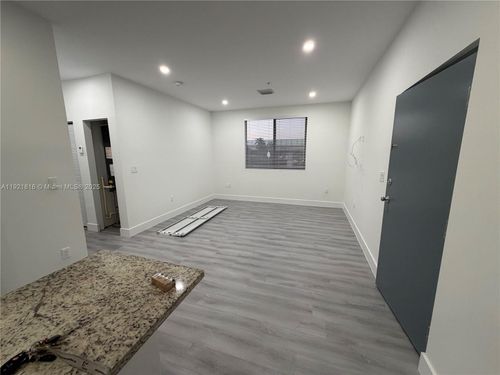 apt-402-859 E 24th St, Hialeah, FL, 33013-4241 | Card Image