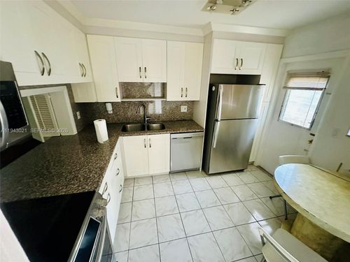 apt-404a-215 Se 3rd Ave, Hallandale Beach, FL, 33009-5671 | Card Image