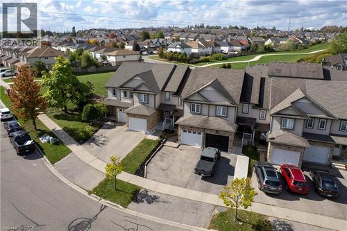 205 Snowdrop Cres, Kitchener, ON, N2E4G9 | Card Image