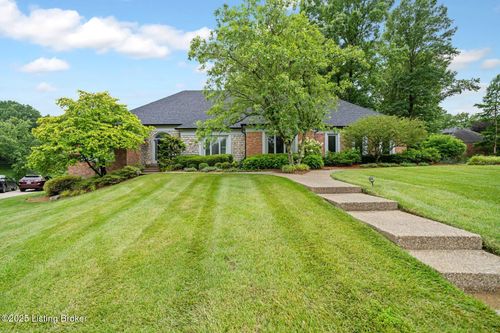 527 Woodlake Dr, Louisville, KY, 40245-5120 | Card Image