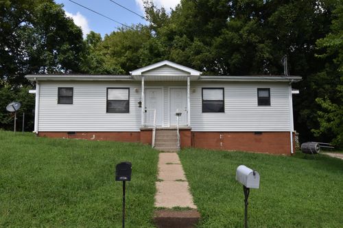947 Charlotte St, Clarksville, TN, 37040-3955 | Card Image