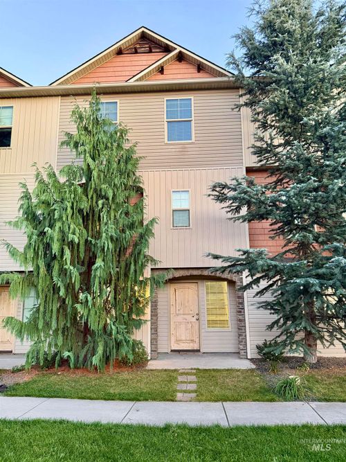 8704 W Pine Valley Ln, Boise, ID, 83709-0020 | Card Image