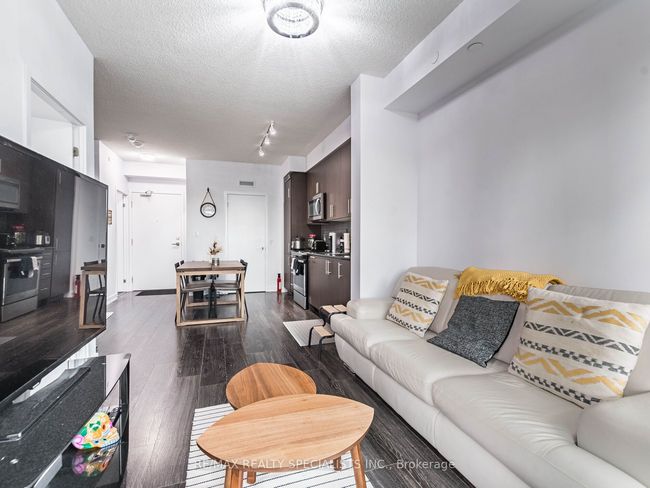 1503 - 4085 Parkside Village Dr, Condo with 2 bedrooms, 1 bathrooms and 1 parking in Mississauga ON | Image 5