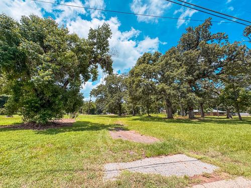 1711 W Point Tap Rd, Palestine, TX, 75803-5453 | Card Image
