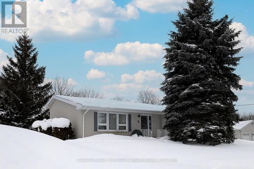 94 William St, St Marys, ON, N4X0C3 | Card Image