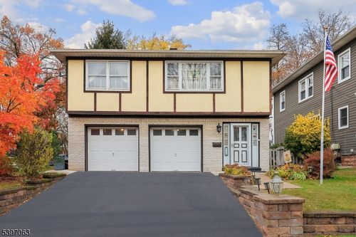 30 Washington Ave, Springfield, NJ, 07081-1918 | Card Image