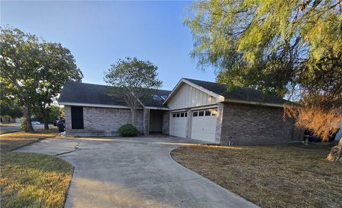 3245 Briarhurst St, Corpus Christi, TX, 78414-3549 | Card Image